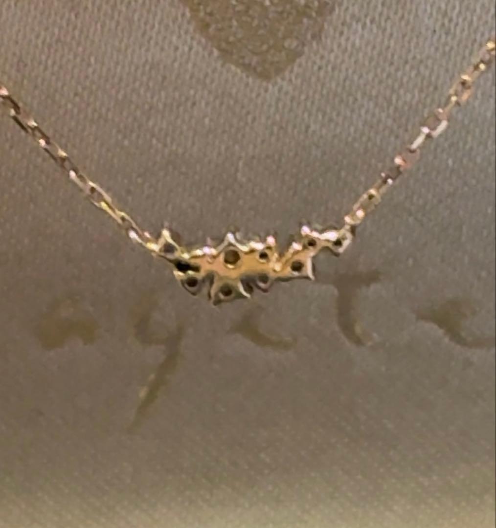 Close-up of Agete 18k gold diamond necklace with adjustable 45 cm length