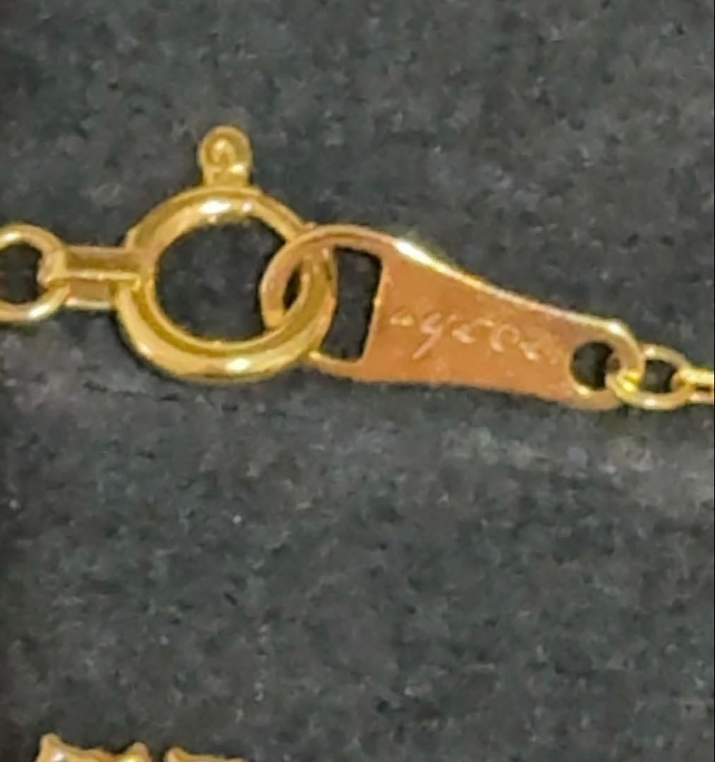 Close-up of Agete 18k gold diamond necklace with adjustable 45 cm length