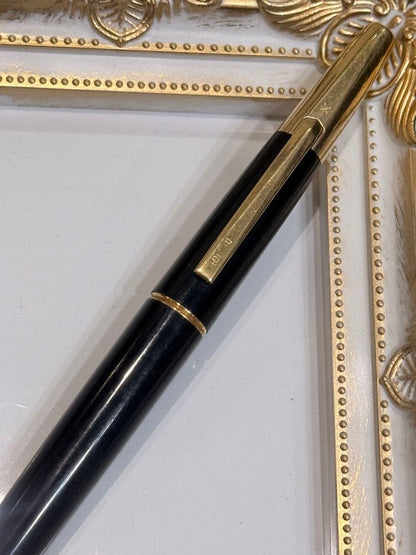Pilot Click fountain pen with 14K gold nib, black resin body, and gold fittings