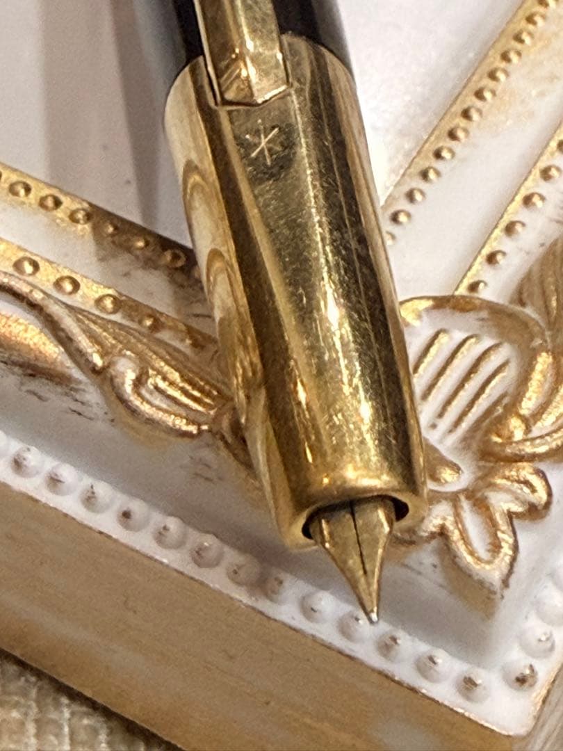Pilot Click fountain pen with 14K gold nib, black resin body, and gold fittings