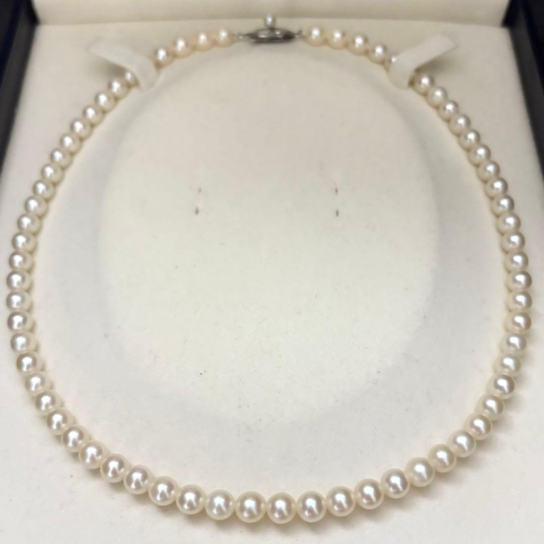 Aukoya pearl necklace with 5.5-6mm white round pearls, 41cm length