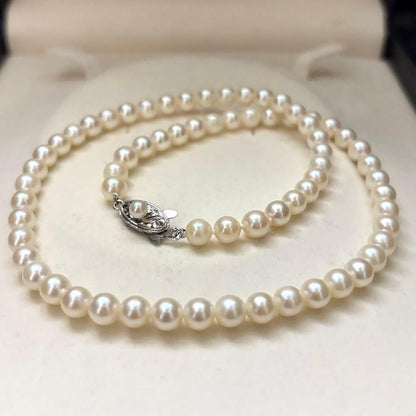 Aukoya pearl necklace with 5.5-6mm white round pearls, 41cm length