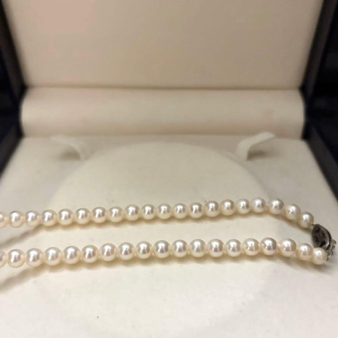 Aukoya pearl necklace with 5.5-6mm white round pearls, 41cm length