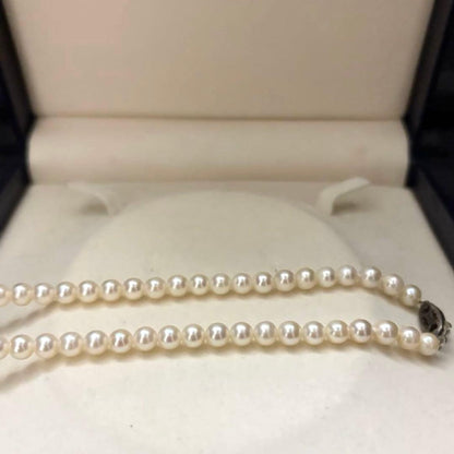 Aukoya pearl necklace with 5.5-6mm white round pearls, 41cm length