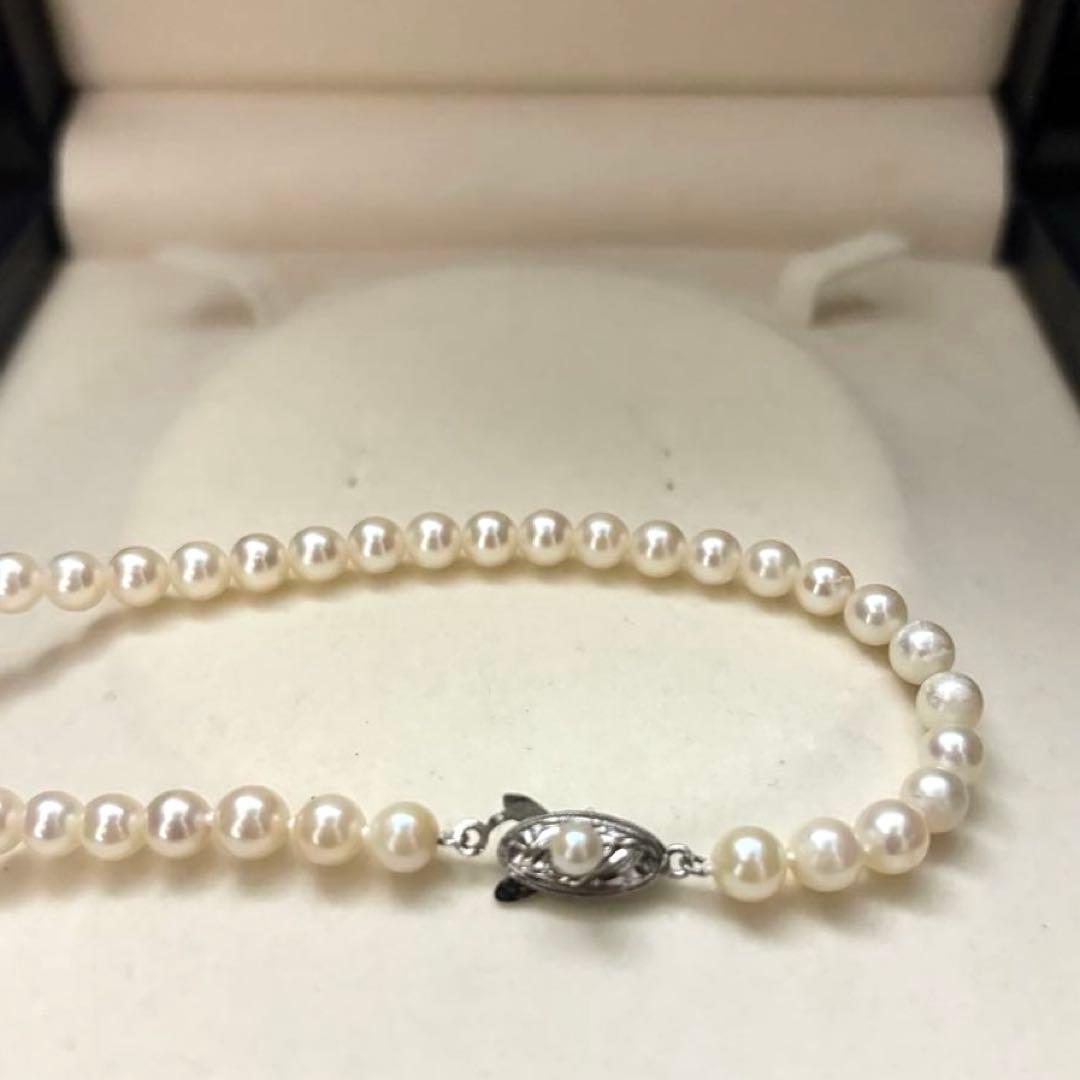 Aukoya pearl necklace with 5.5-6mm white round pearls, 41cm length