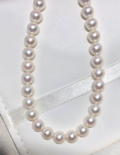 k18 Akoya pearl necklace with round white pearls sized 7.0-7.5mm on a 41.5cm chain