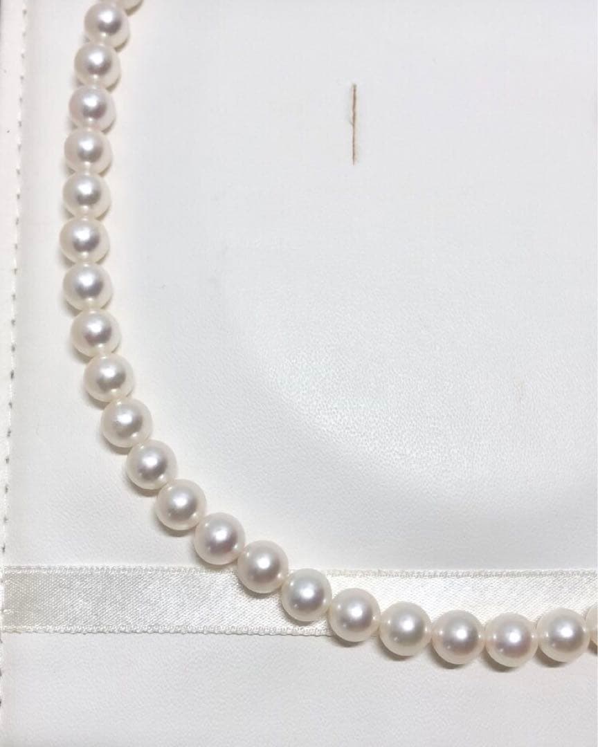 k18 Akoya pearl necklace with round white pearls sized 7.0-7.5mm on a 41.5cm chain