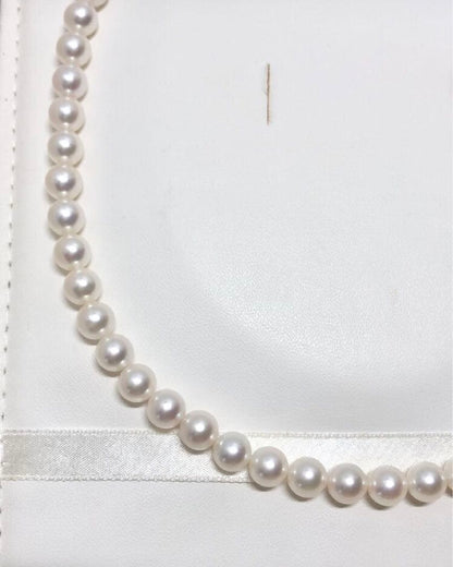 k18 Akoya pearl necklace with round white pearls sized 7.0-7.5mm on a 41.5cm chain