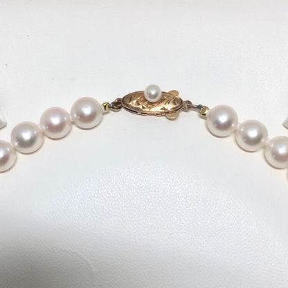 k18 Akoya pearl necklace with round white pearls sized 7.0-7.5mm on a 41.5cm chain