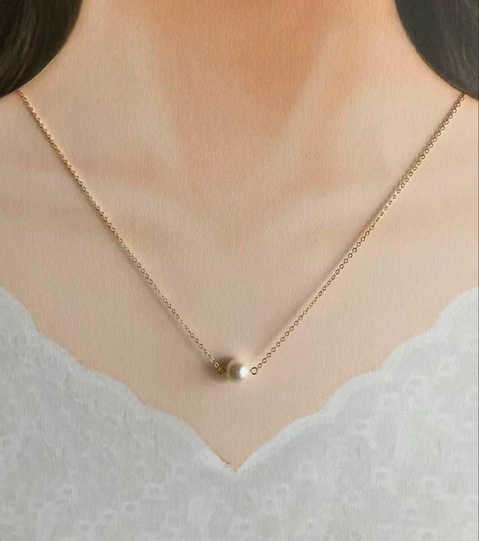 14KGF Akoya pearl necklace featuring a single 8mm pearl on a 42.5cm gold filled chain with clasp and 14K mark