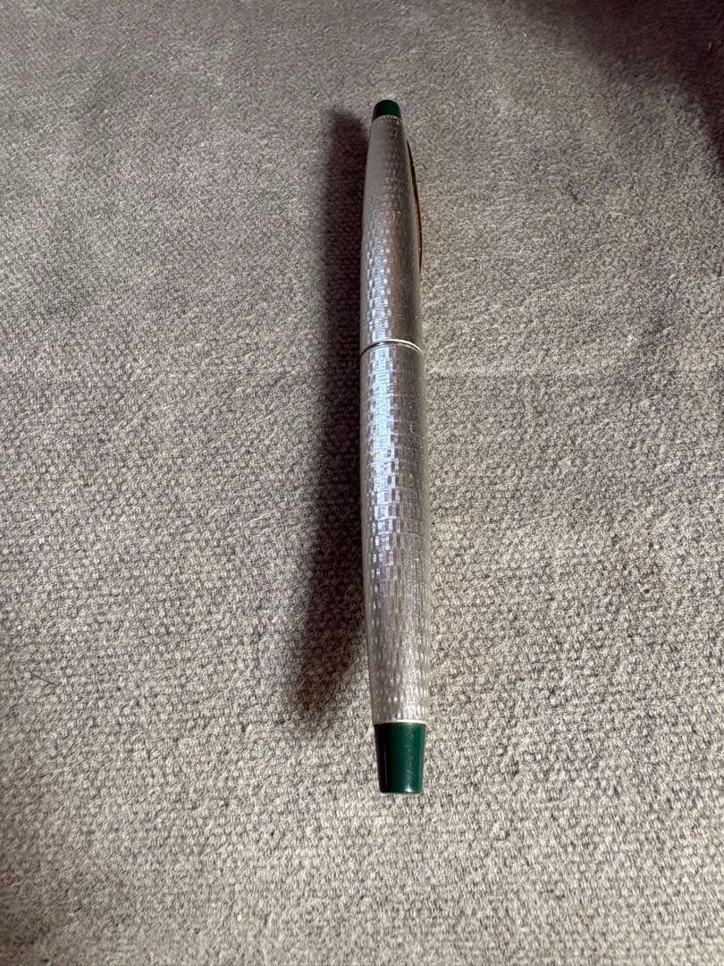 Pilot 14k 585 fountain pen with silver grid pattern body and green accents showing slight dent