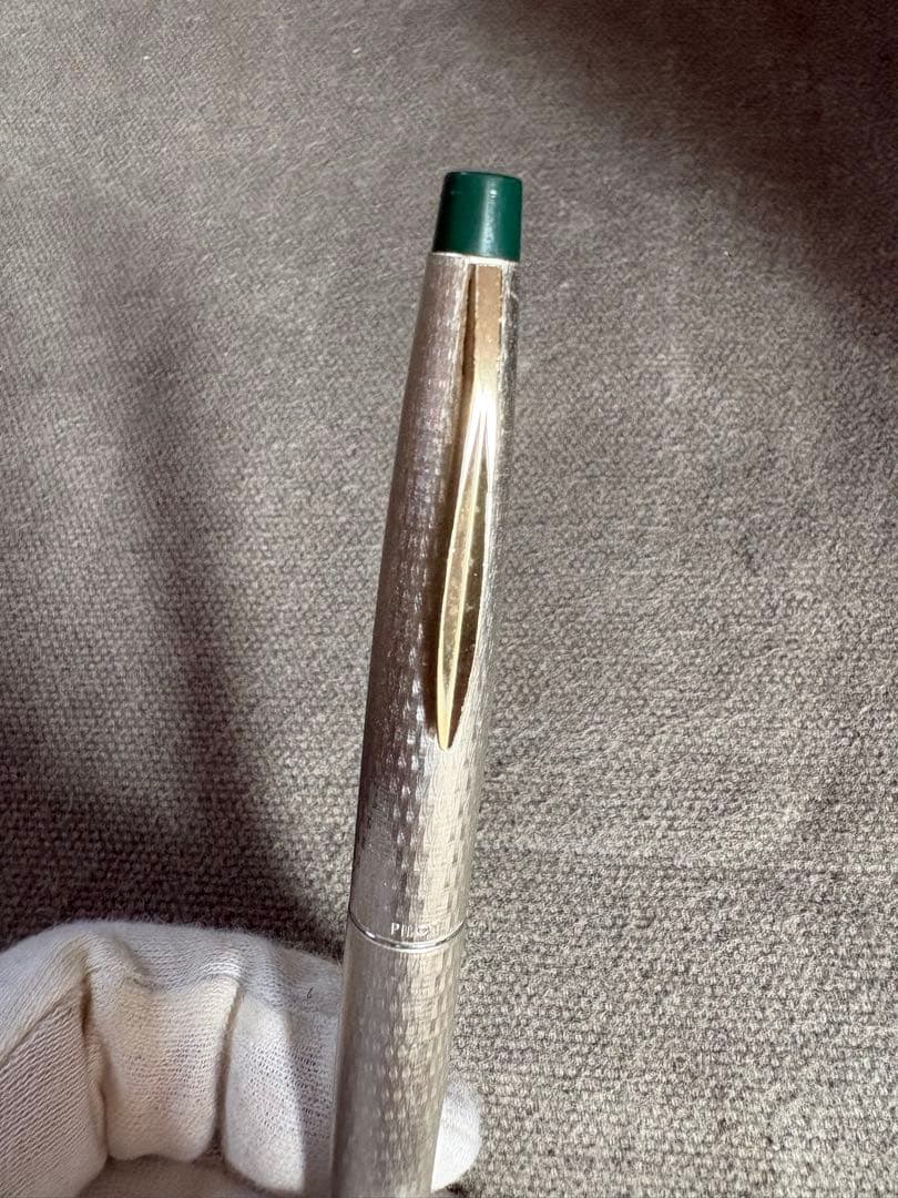 Pilot 14k 585 fountain pen with silver grid pattern body and green accents showing slight dent