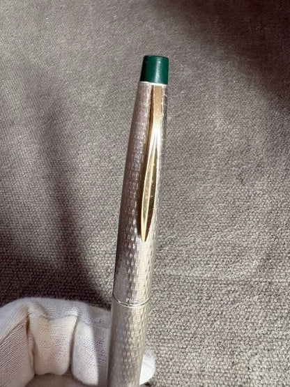 Pilot 14k 585 fountain pen with silver grid pattern body and green accents showing slight dent