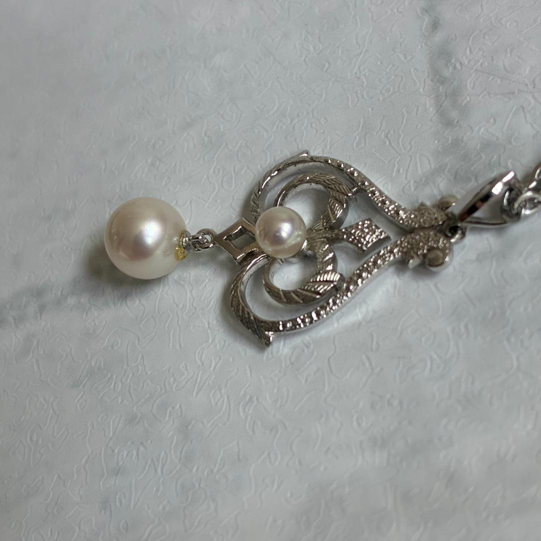 Mikimoto necklace featuring a large 0.8 cm Akoya pearl with silver motif and 59 cm silver chain