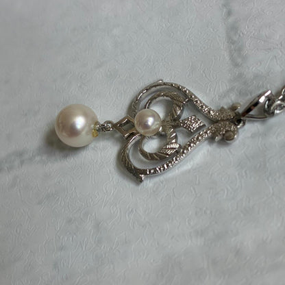 Mikimoto necklace featuring a large 0.8 cm Akoya pearl with silver motif and 59 cm silver chain