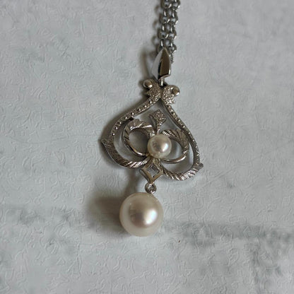 Mikimoto necklace featuring a large 0.8 cm Akoya pearl with silver motif and 59 cm silver chain