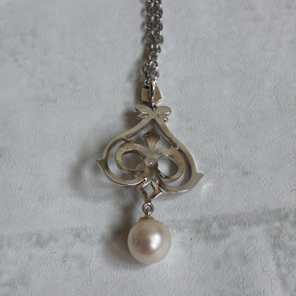 Mikimoto necklace featuring a large 0.8 cm Akoya pearl with silver motif and 59 cm silver chain