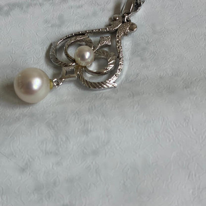 Mikimoto necklace featuring a large 0.8 cm Akoya pearl with silver motif and 59 cm silver chain