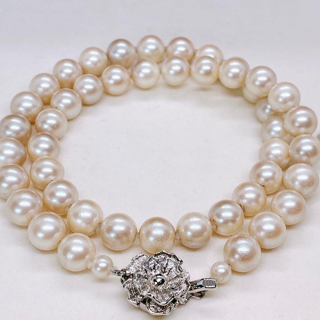 Akaoya True Pearl Necklace with 43 cm length and lustrous white pearls on a clean background