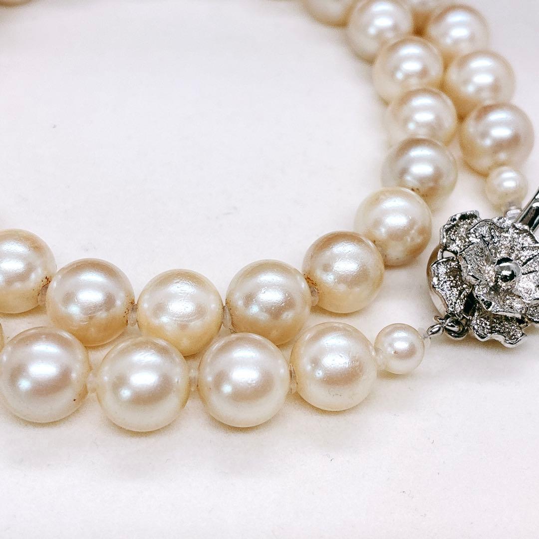 Akaoya True Pearl Necklace with 43 cm length and lustrous white pearls on a clean background