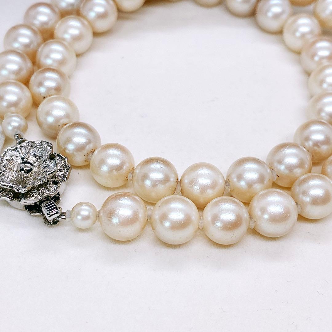 Akaoya True Pearl Necklace with 43 cm length and lustrous white pearls on a clean background