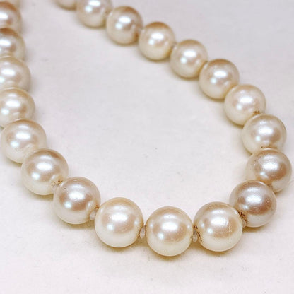 Akaoya True Pearl Necklace with 43 cm length and lustrous white pearls on a clean background