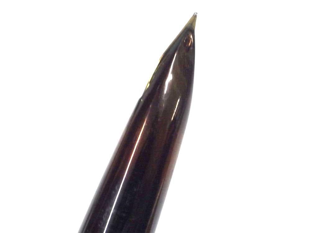 Pilot fountain pen with 18K gold nib and black metal body, decorated with gold accents