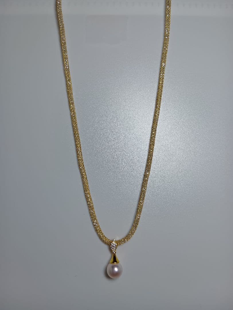 Akoya pearl pendant necklace with water crystal and diamond-like stones on stainless mesh chain