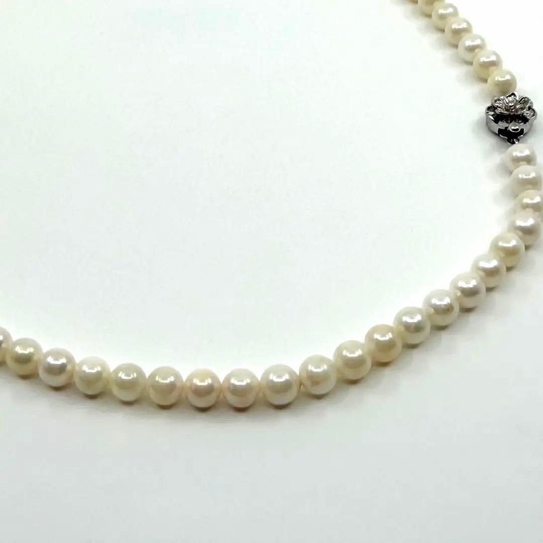 Akoya real pearl necklace with 6.4-6.8mm white pearls and silver clasp on a white background