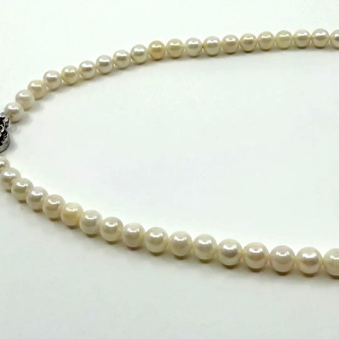 Akoya real pearl necklace with 6.4-6.8mm white pearls and silver clasp on a white background