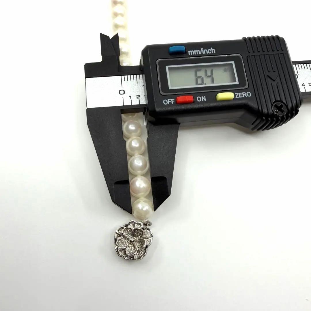 Akoya real pearl necklace with 6.4-6.8mm white pearls and silver clasp on a white background