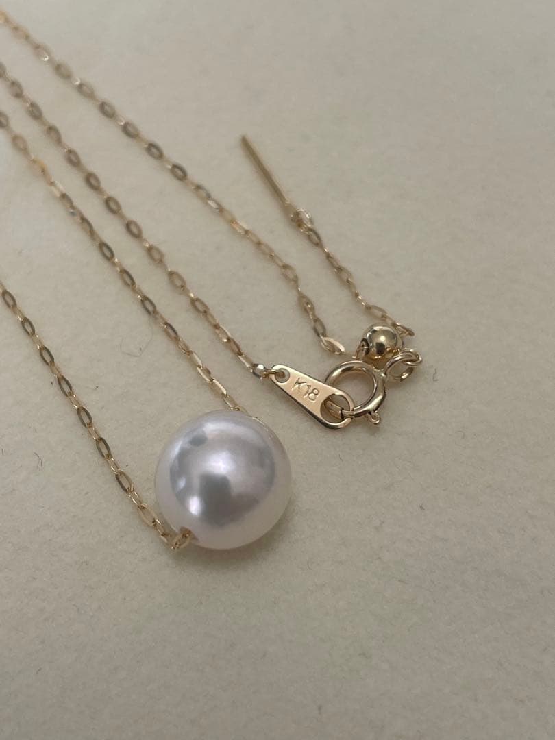 K18 yellow gold necklace featuring 9mm flower pearl Akoya pearls on a 45cm chain
