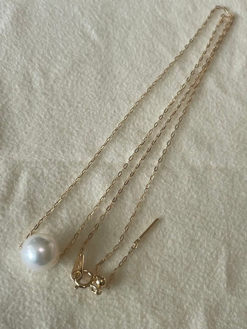 K18 yellow gold necklace featuring 9mm flower pearl Akoya pearls on a 45cm chain