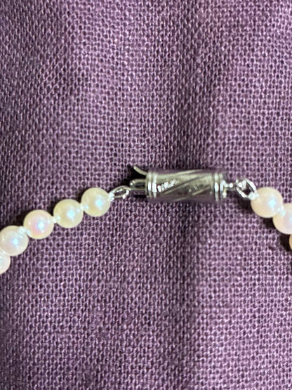Akoya pearl necklace with 4.5mm baby pearls in white pink tones and SV925 clasp