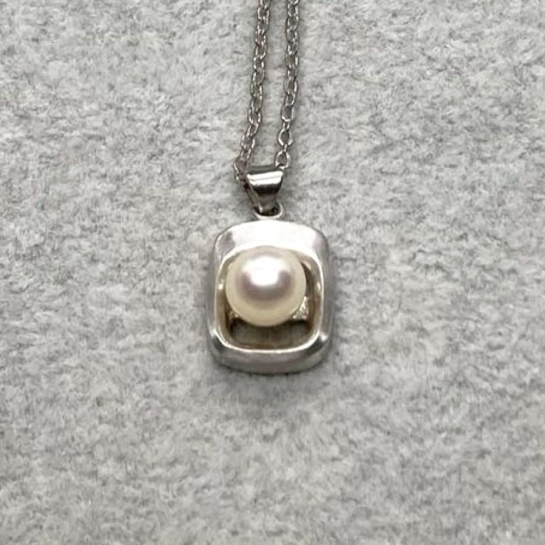 Akoya pearl necklace with 6.3mm white pearls and silver mark pendant on 41cm chain