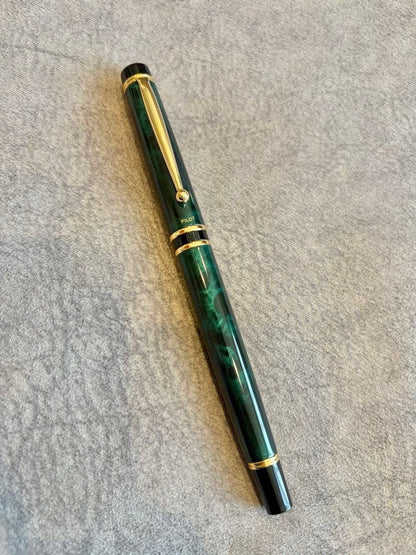 PILOT Gensace fountain pen in marble green with fine nib and included converter accessory