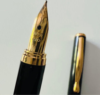 Pilot 5-piece pen set with Drive Pearl-white and 2+1SR Dark Blue pens shown