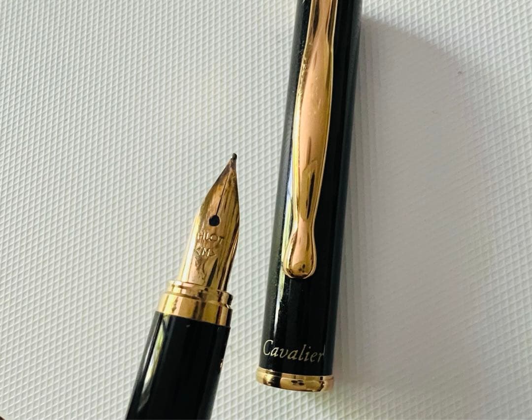 Pilot 5-piece pen set with Drive Pearl-white and 2+1SR Dark Blue pens shown