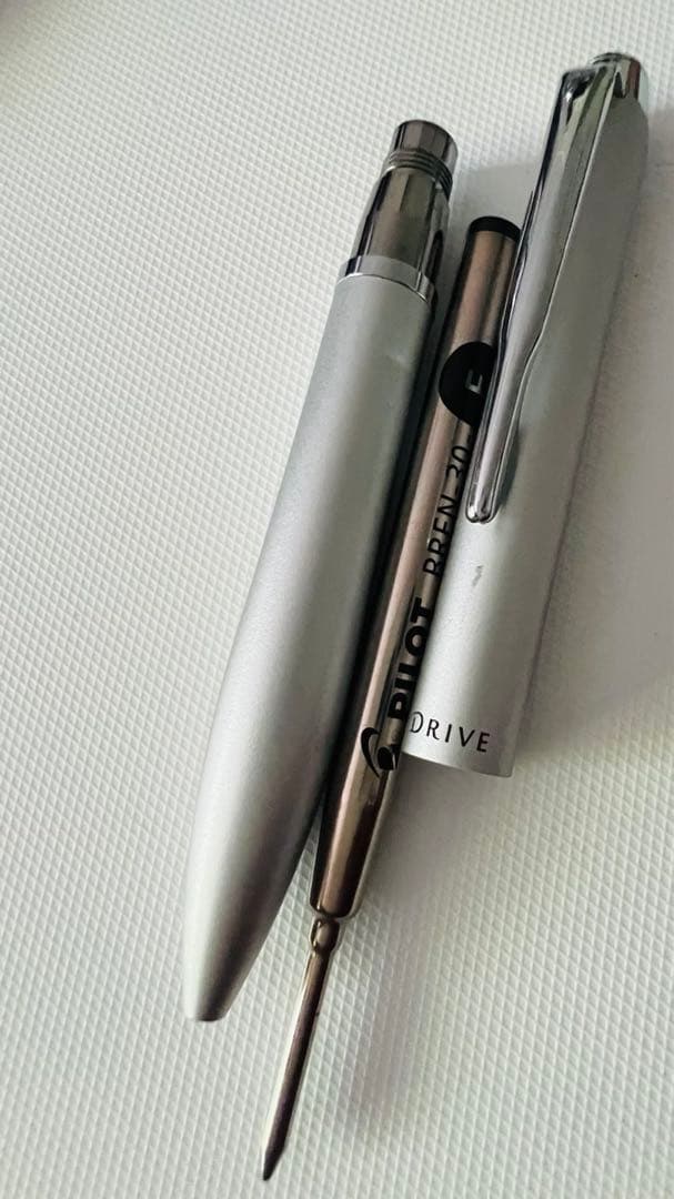 Pilot 5-piece pen set with Drive Pearl-white and 2+1SR Dark Blue pens shown