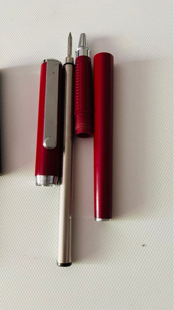 Pilot 5-piece pen set with Drive Pearl-white and 2+1SR Dark Blue pens shown