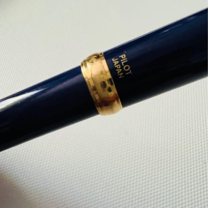 Pilot 5-piece pen set with Drive Pearl-white and 2+1SR Dark Blue pens shown