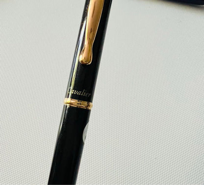 Pilot 5-piece pen set with Drive Pearl-white and 2+1SR Dark Blue pens shown