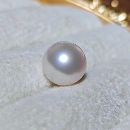 Handmade Akoya pearl necklace with 9.5mm flower-shaped pearls on a 45cm string