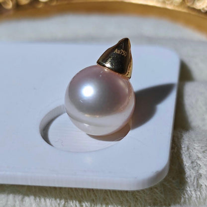 Handmade Akoya pearl necklace with 9.5mm flower-shaped pearls on a 45cm string