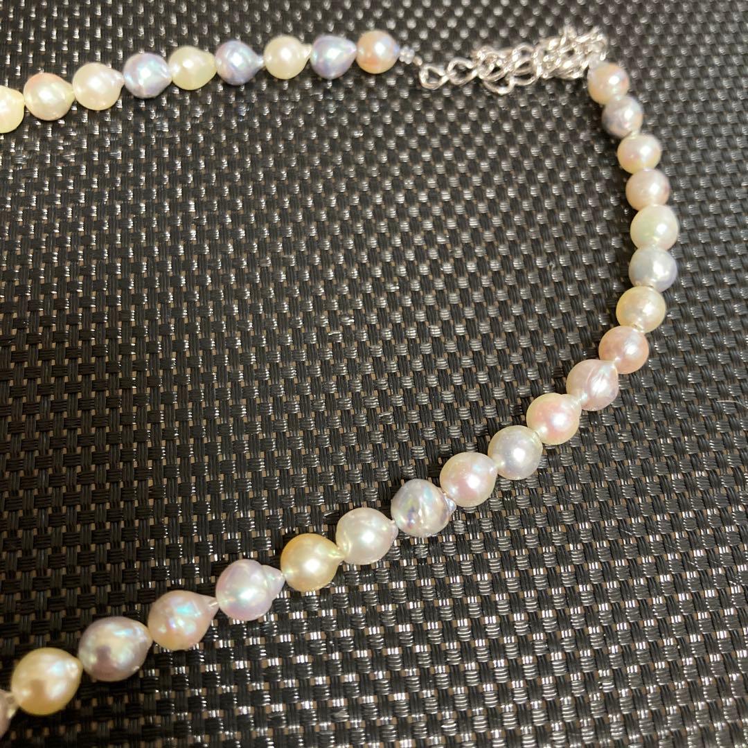 Takashimaya Akoya pearl multicolor necklace featuring baroque pearls with 42 cm length and adjuster