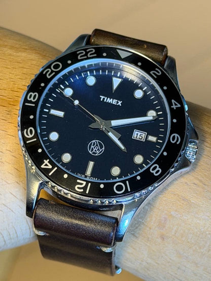 TIMEX B&Y/Timex/Limited/Collaboration/With-Horween-Leather/Box-Dated Analog Men's Watch — Japanese