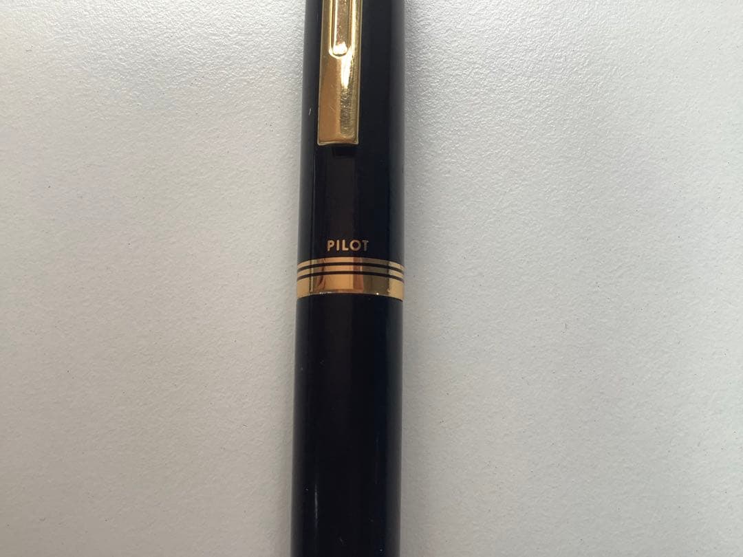 Used PILOT fountain pen with 14K gold nib showing minor scratches and no visible damage