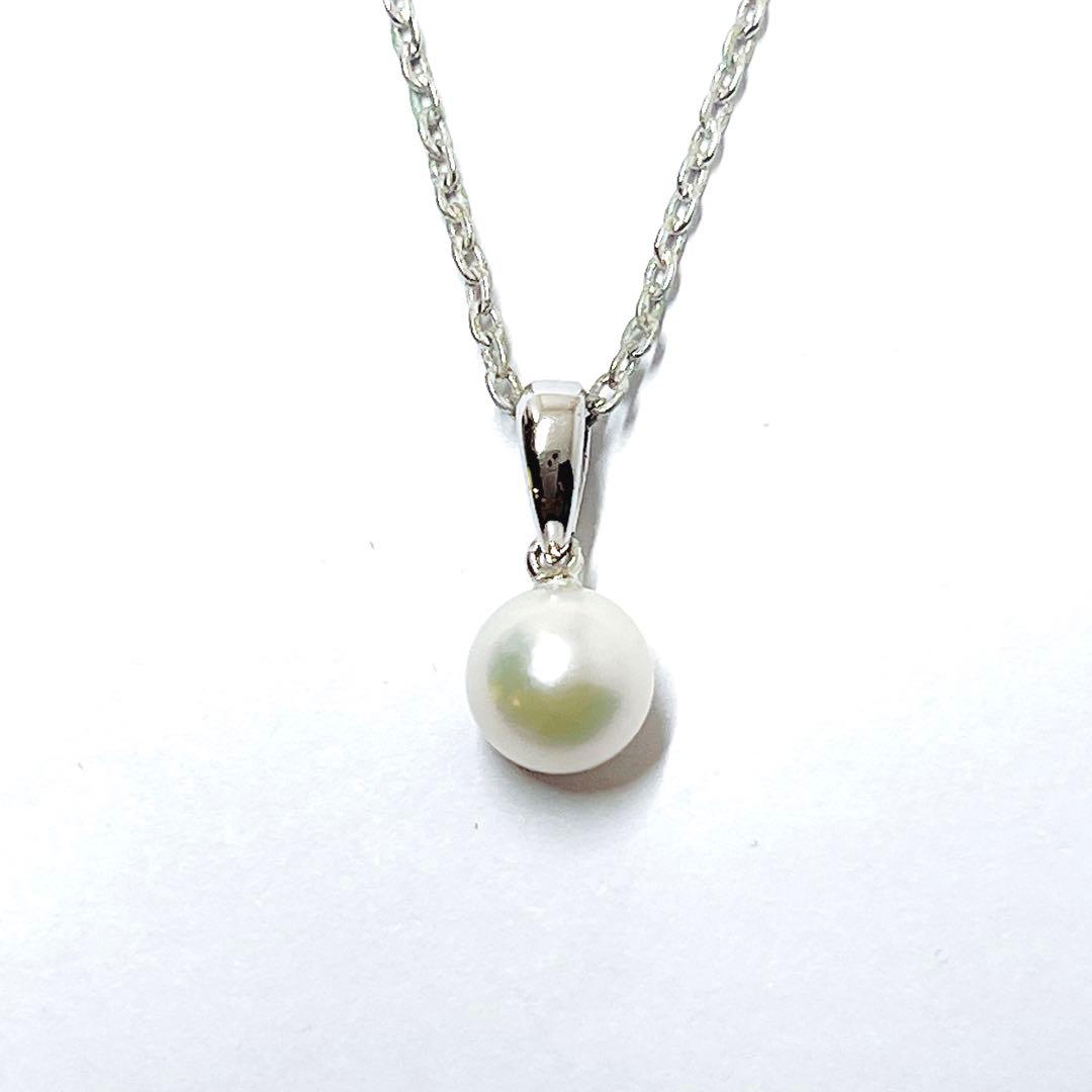 MIKIMOTO pearl necklace pendant with a single 6.4mm pearl on a silver chain, 40.5mm length