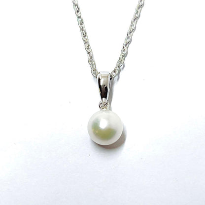 MIKIMOTO pearl necklace pendant with a single 6.4mm pearl on a silver chain, 40.5mm length