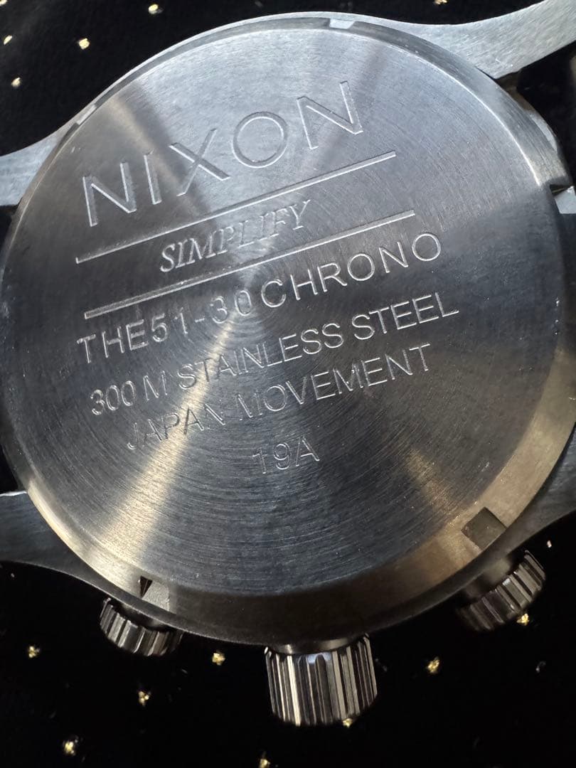 NIXON 黒金 300m防水 Quartz Men's Watch — Japanese